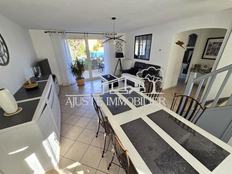 Maison - 99 m² - 5 pièces