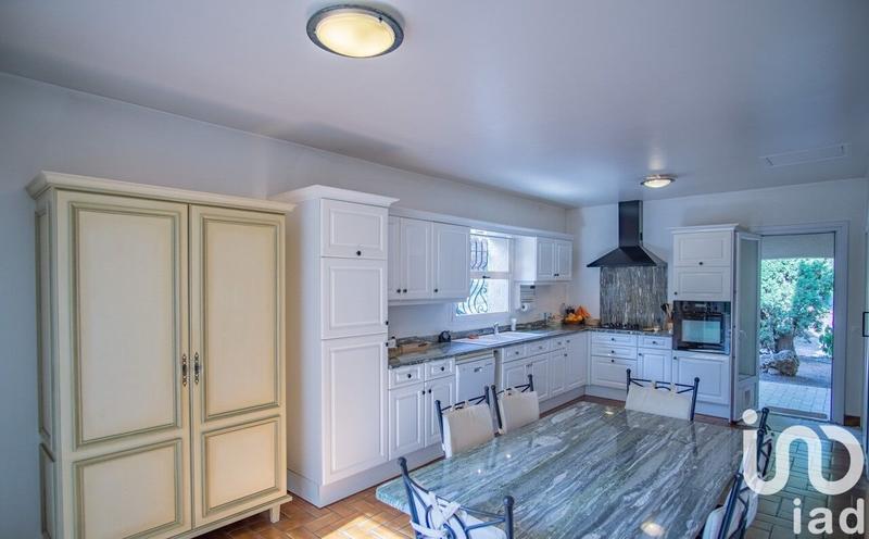 Maison - 237 m² - 9 pièces