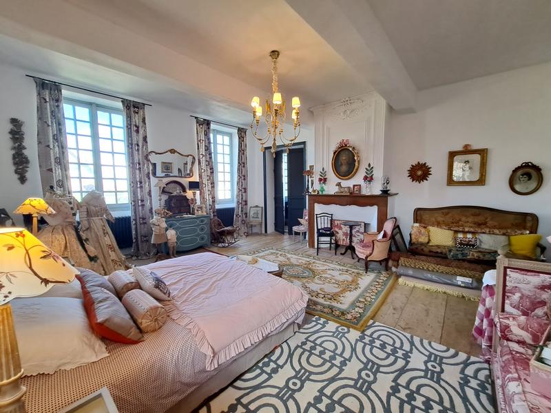 Maison - 654 m² - 16 pièces