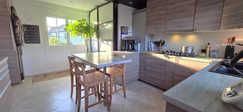 Maison - 178 m² - 8 pièces