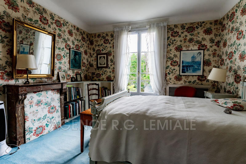 Maison - 300 m² - 12 pièces