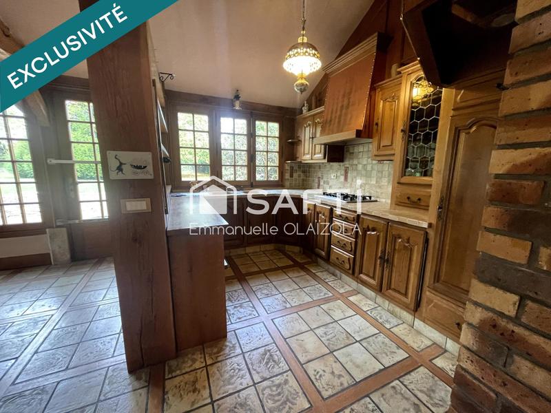 Maison - 235 m² - 9 pièces