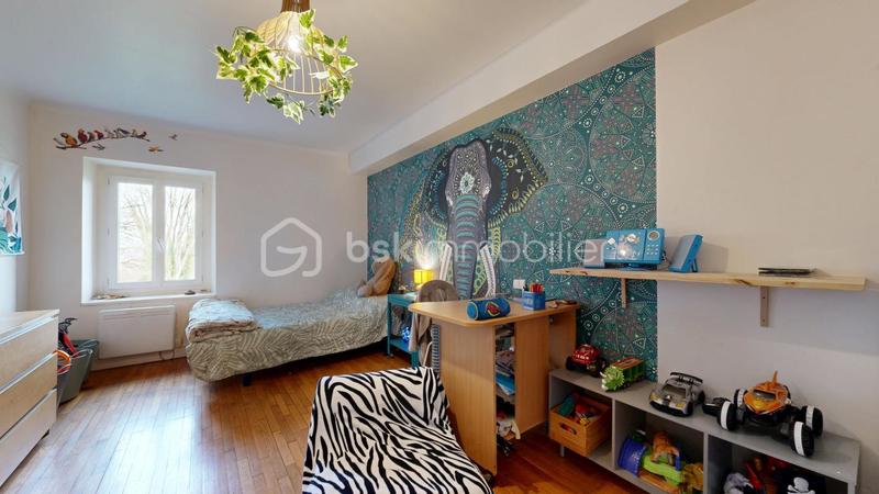 Maison - 218 m² - 9 pièces