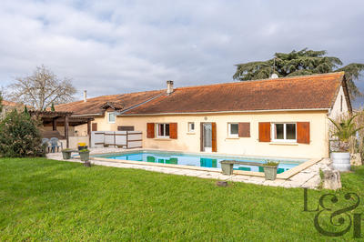 Maison - 365 m² - 13 pièces