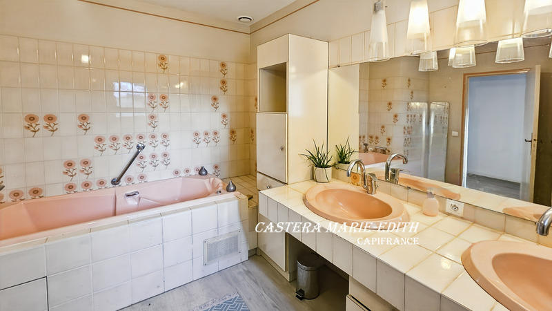 Maison - 280 m² - 9 pièces