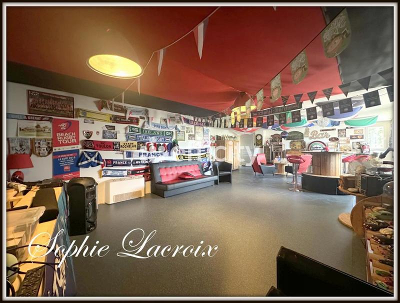 Maison - 212 m² - 6 pièces