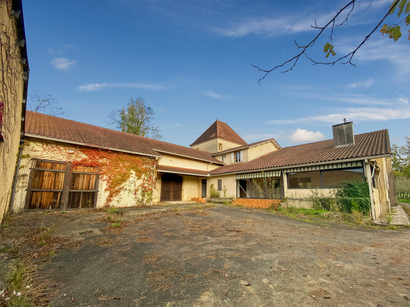 Maison - 327 m² - 6 pièces