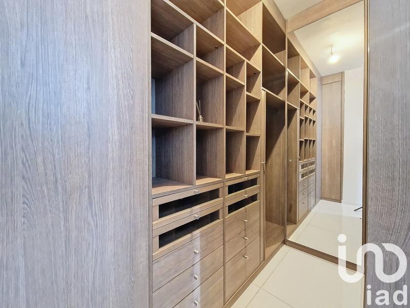 Appartement - 99 m² - 4 pièces