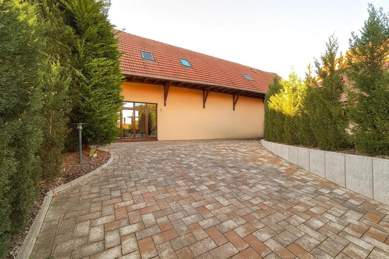 Maison - 260 m² - 6 pièces