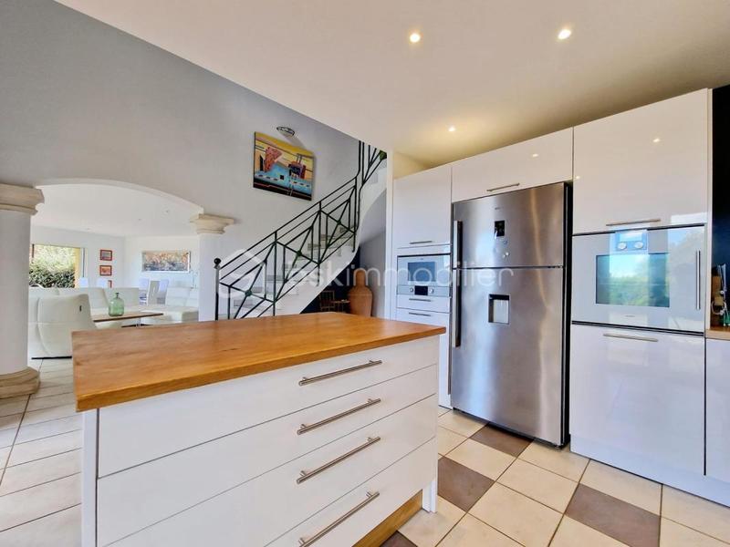 Villa - 202 m² - 9 pièces