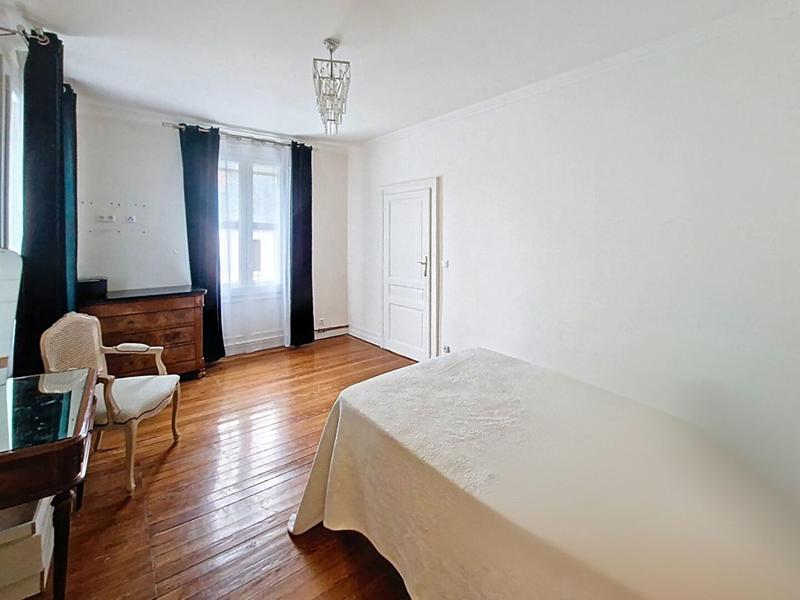 Maison - 327 m² - 8 pièces