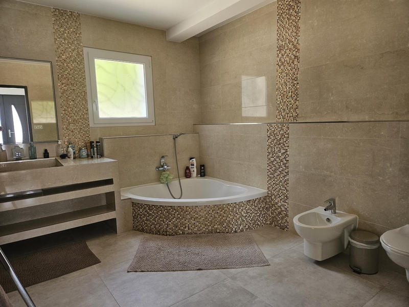 Villa - 240 m² - 8 pièces