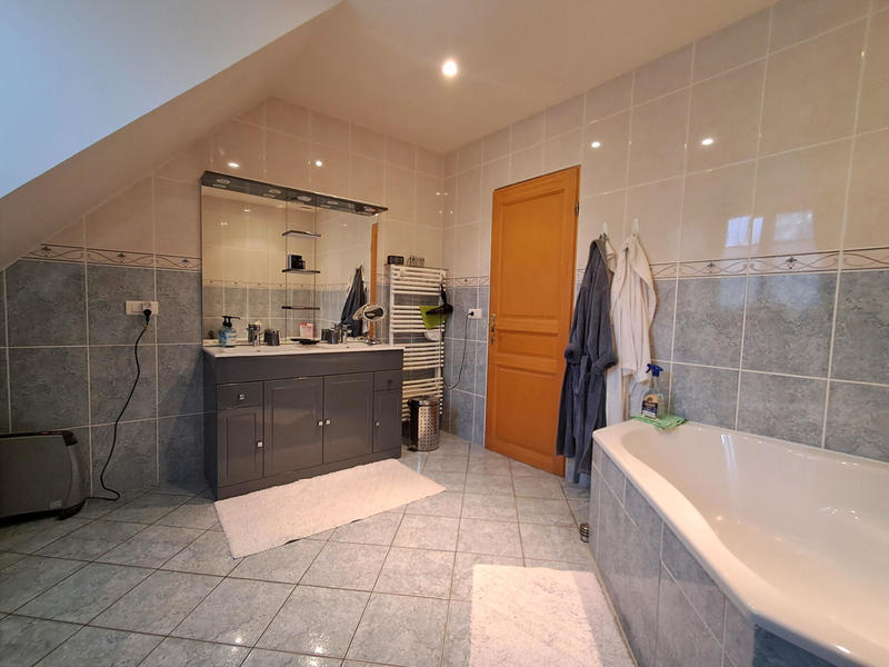 Maison - 205 m² - 7 pièces