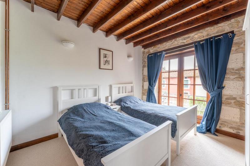 Maison - 300 m² - 11 pièces