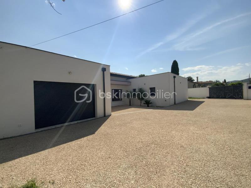 Maison - 180 m² - 6 pièces