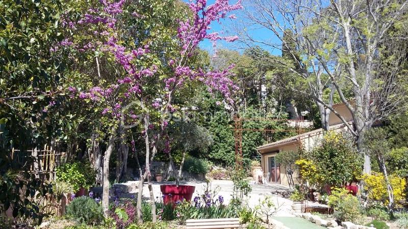 Demeure - 1 412 m² - 7 pièces