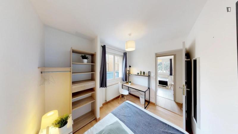 Chambre - 8 m² - 5 pièces