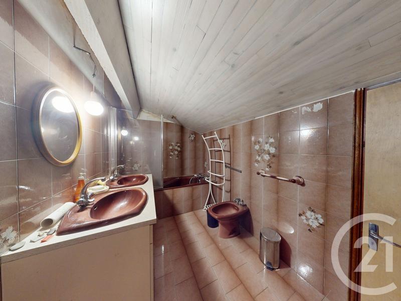 Maison - 248 m² - 7 pièces