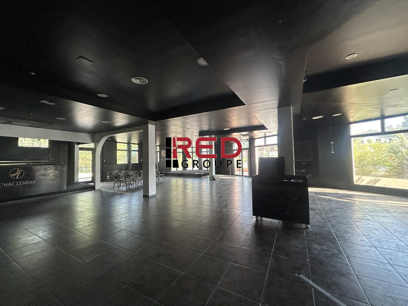 Local commercial - 200 m²