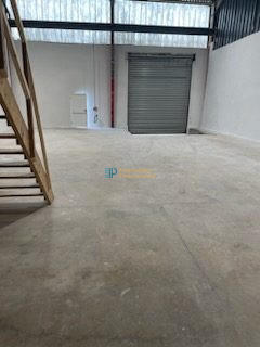 Entrepôt - 220 m²