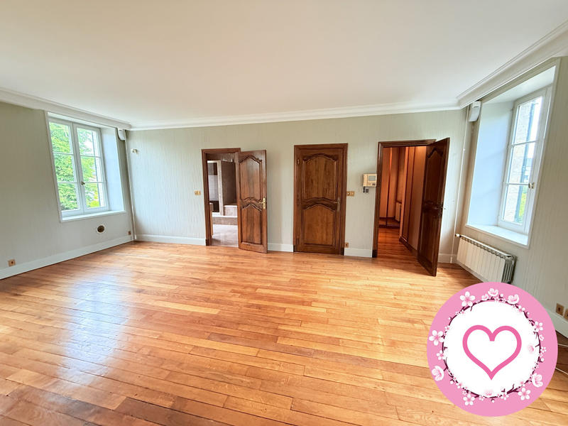 Maison - 343 m² - 13 pièces