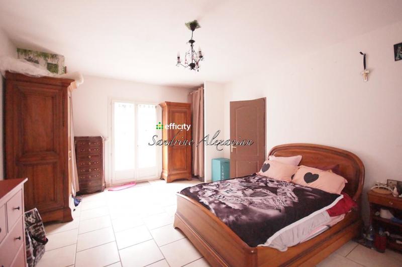 Pavillon - 210 m² - 5 pièces