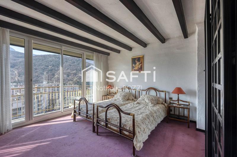 Appartement - 155 m² - 6 pièces