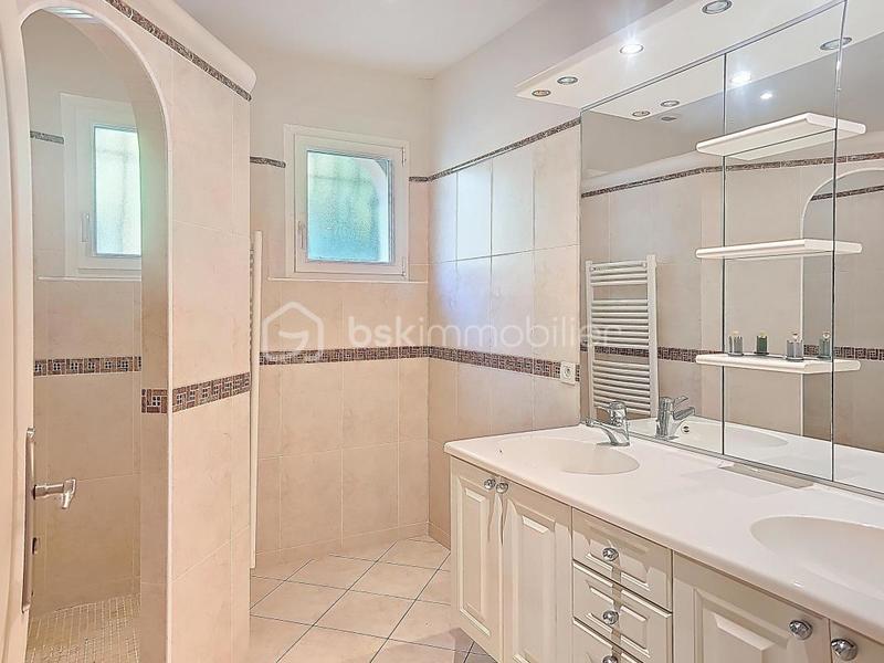 Maison traditionnelle - 126 m² - 5 pièces