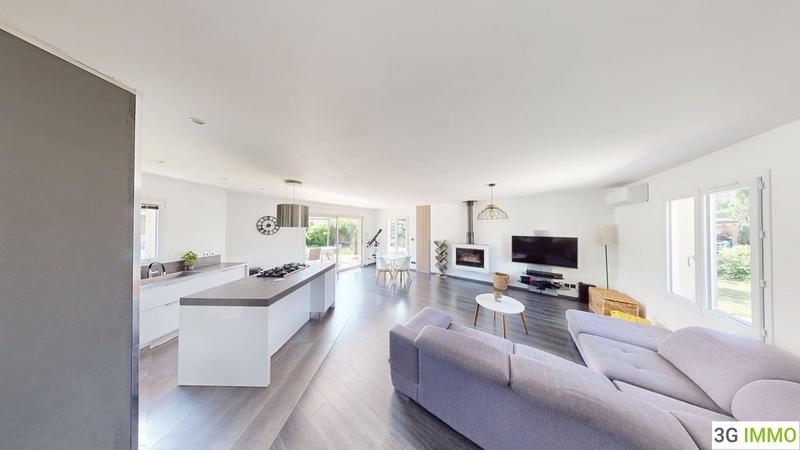 Maison - 121 m² - 5 pièces