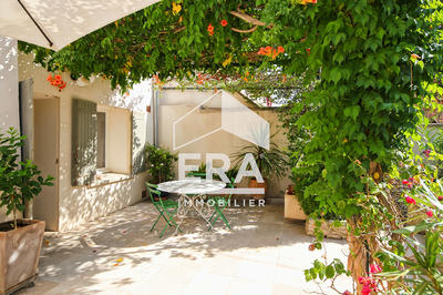 Maison - 220 m² - 8 pièces