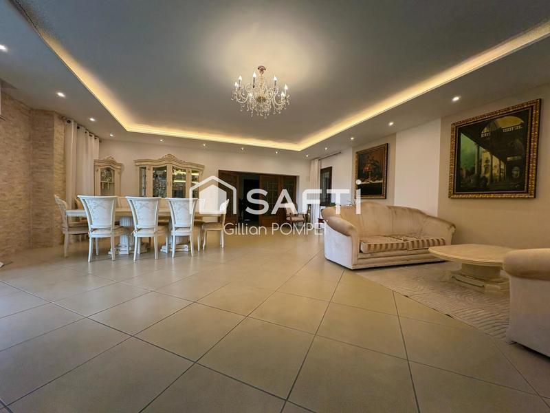 Maison - 659 m² - 8 pièces