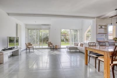 Maison - 167 m² - 6 pièces