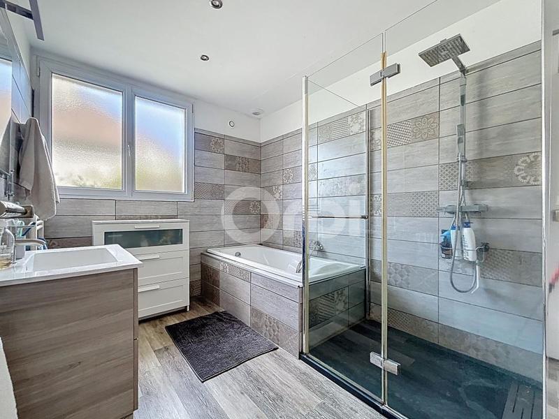 Maison - 104 m² - 6 pièces