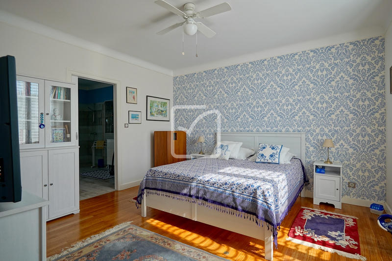 Maison - 310 m² - 12 pièces