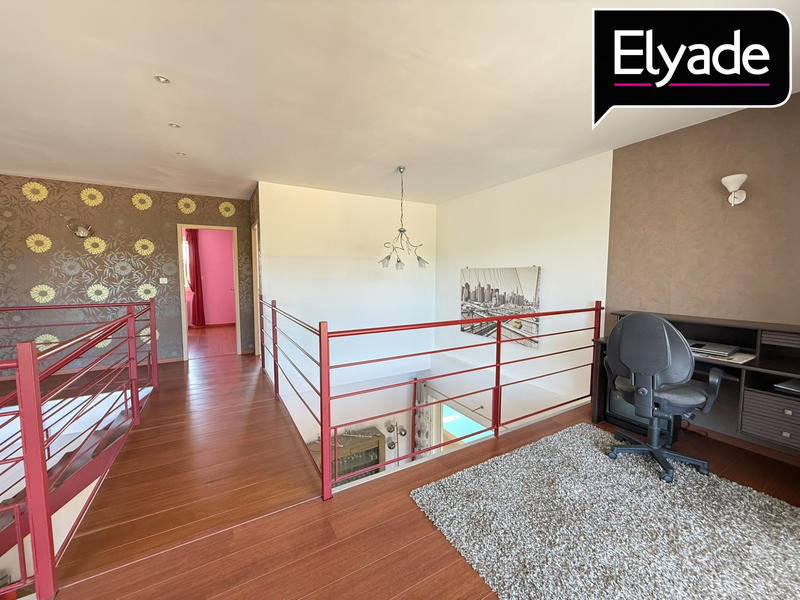 Maison - 255 m² - 4 pièces