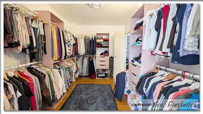 Maison - 208 m² - 9 pièces