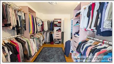 Maison - 208 m² - 9 pièces