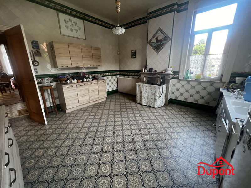 Maison - 234 m² - 8 pièces