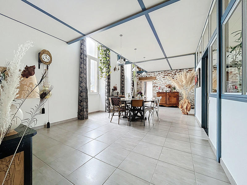 Maison - 408 m² - 11 pièces