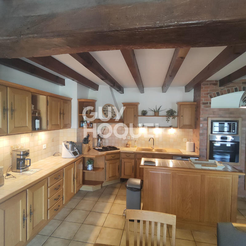 Maison - 210 m² - 215 pièces