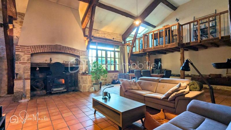 Maison - 300 m² - 6 pièces