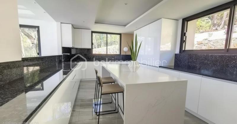 Villa - 370 m² - 10 pièces