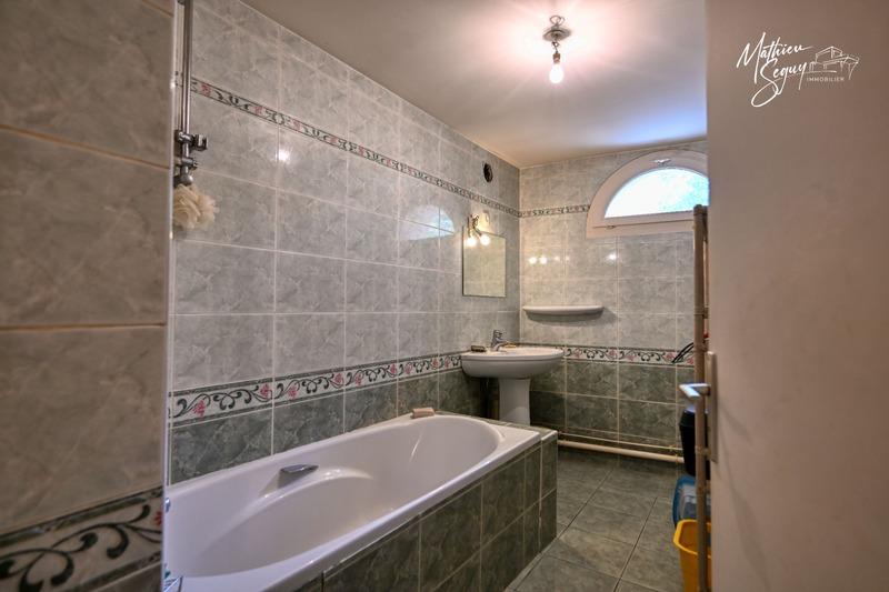 Propriété - 292 m² - 7 pièces