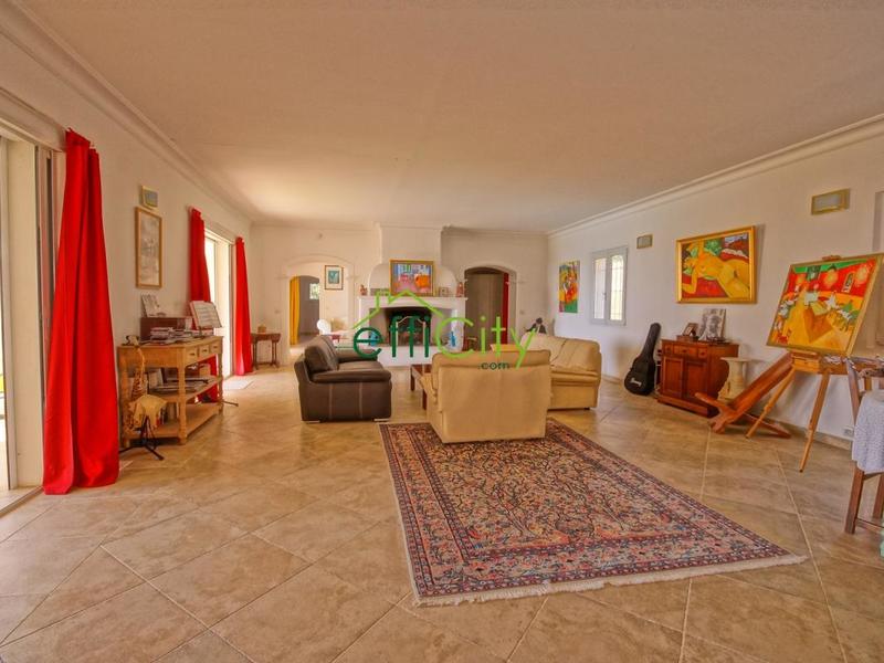 Maison - 260 m² - 7 pièces