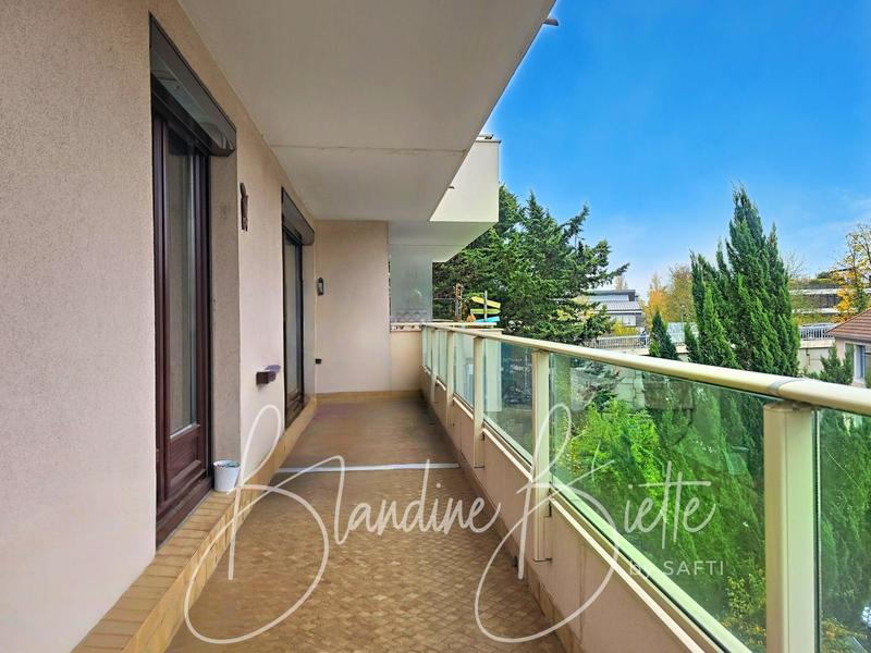 Appartement - 98 m² - 5 pièces