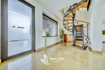 Maison - 245 m² - 9 pièces