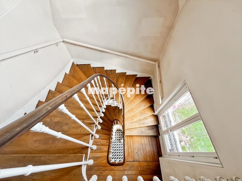 Maison - 410 m² - 13 pièces