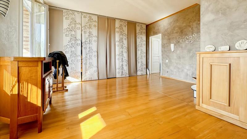 Maison - 256 m² - 8 pièces