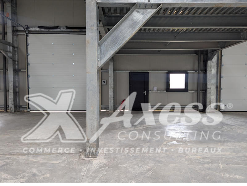 Local d'activité / Entrepôt - 130 m²