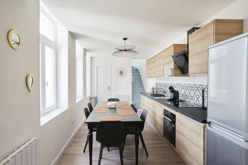 Appartement - 140 m² - 8 pièces